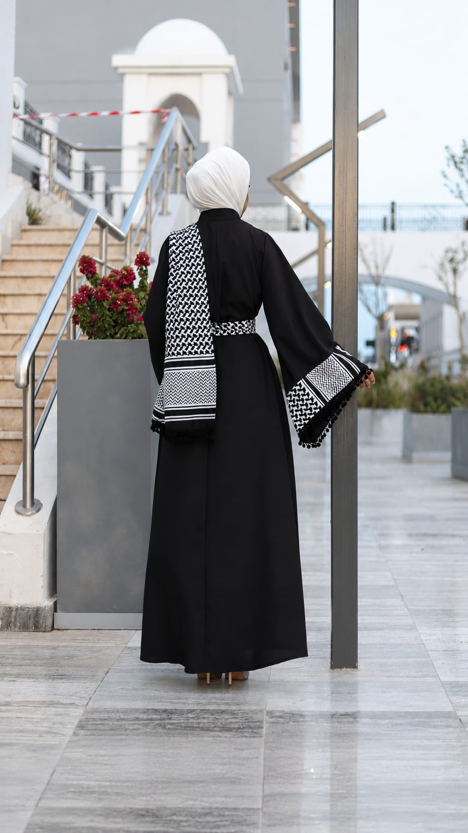 Kufiya Abaya 1