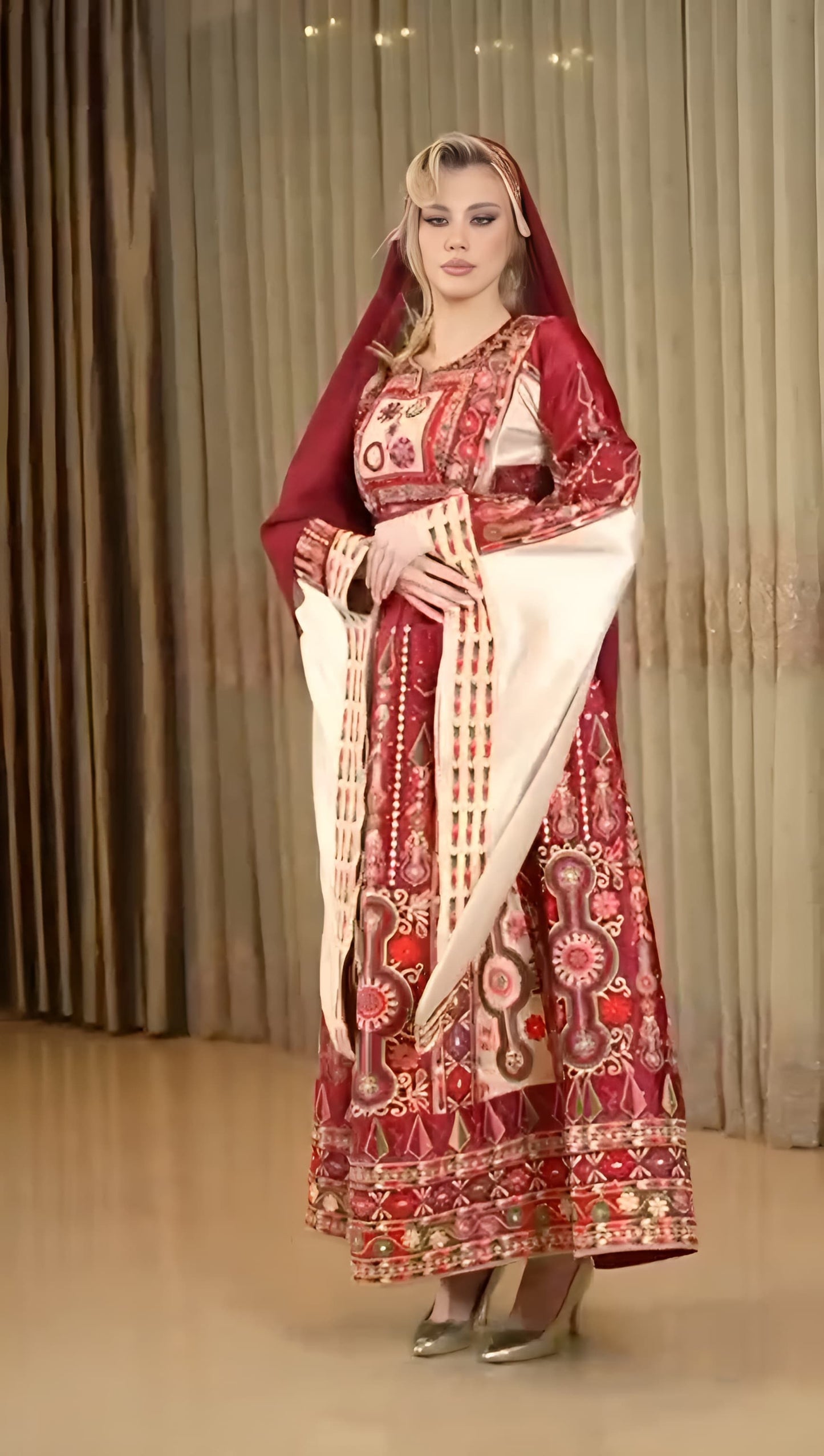 Royal Henna Thobe