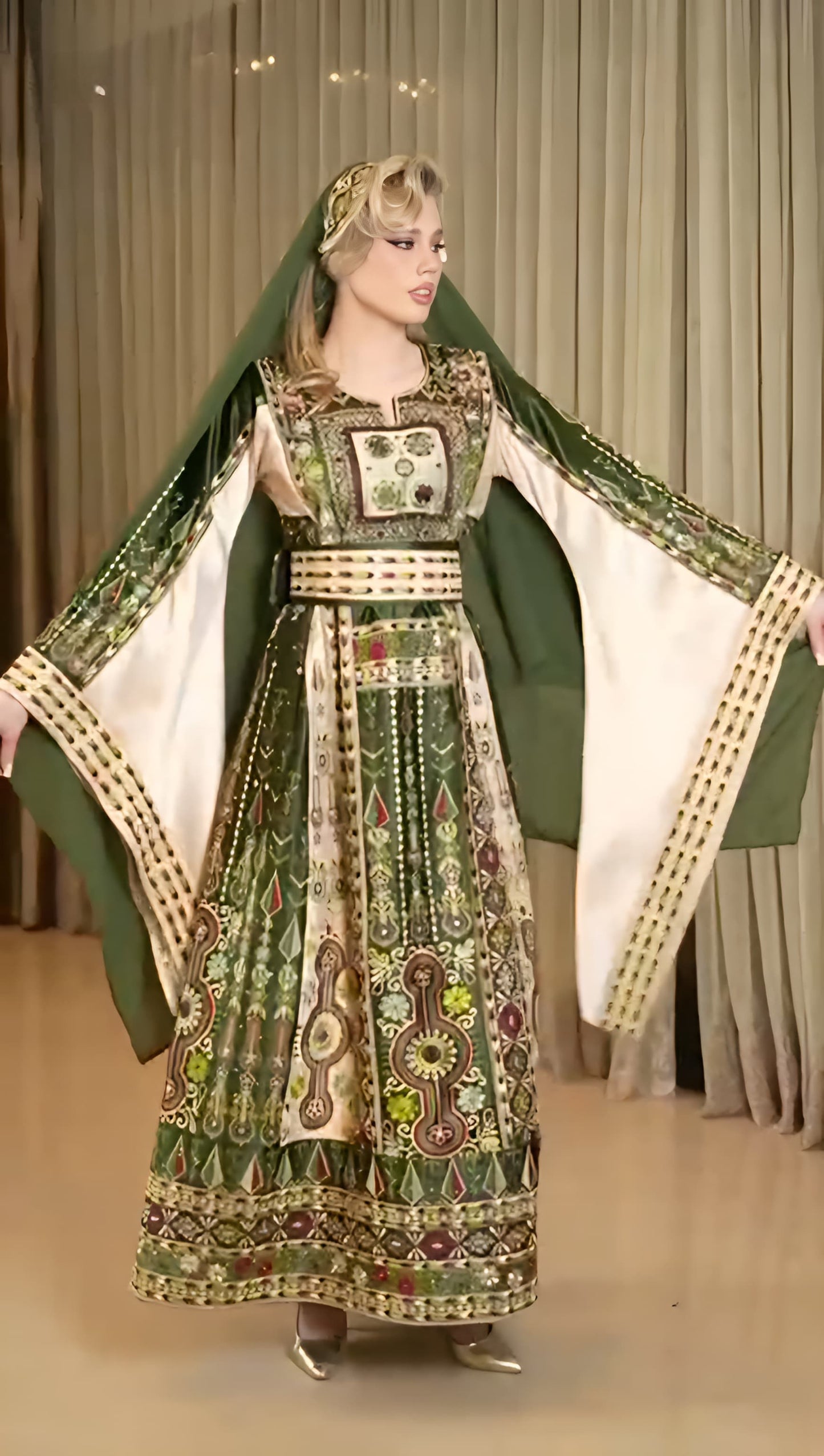 Royal Henna Thobe