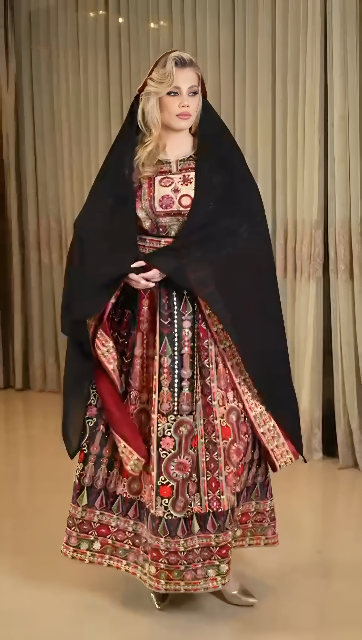 Royal Henna Thobe