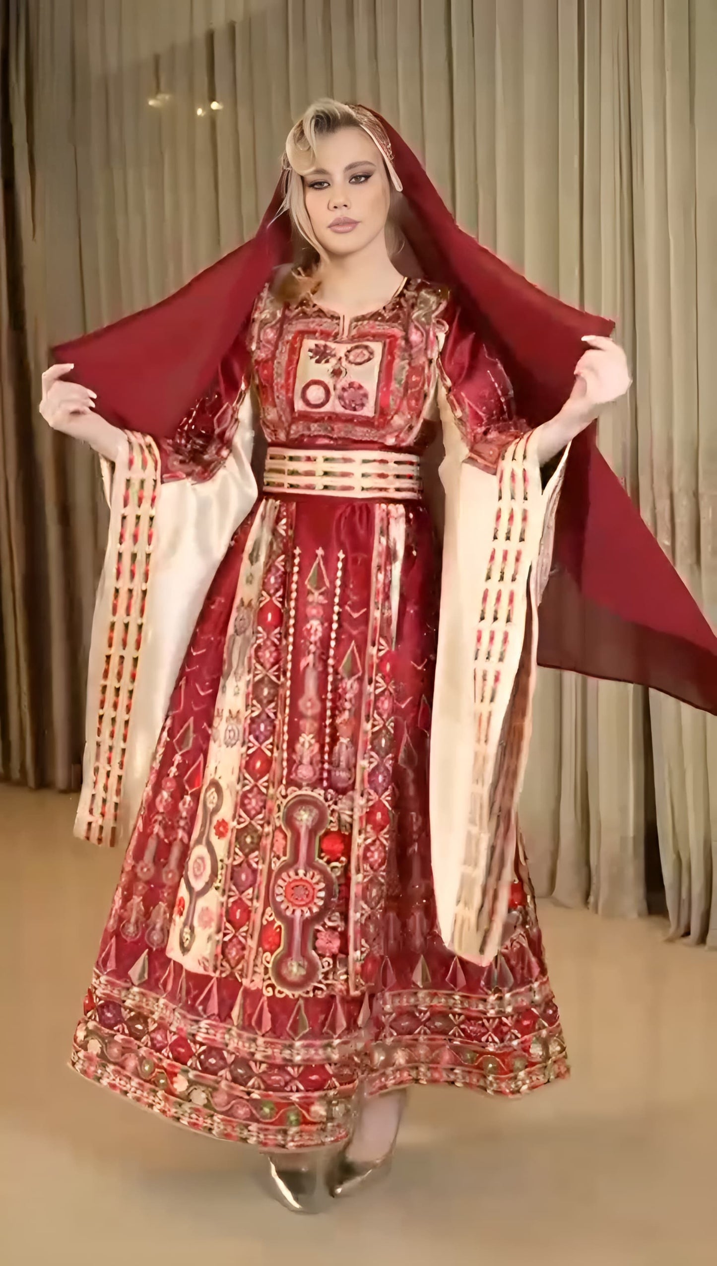 Royal Henna Thobe