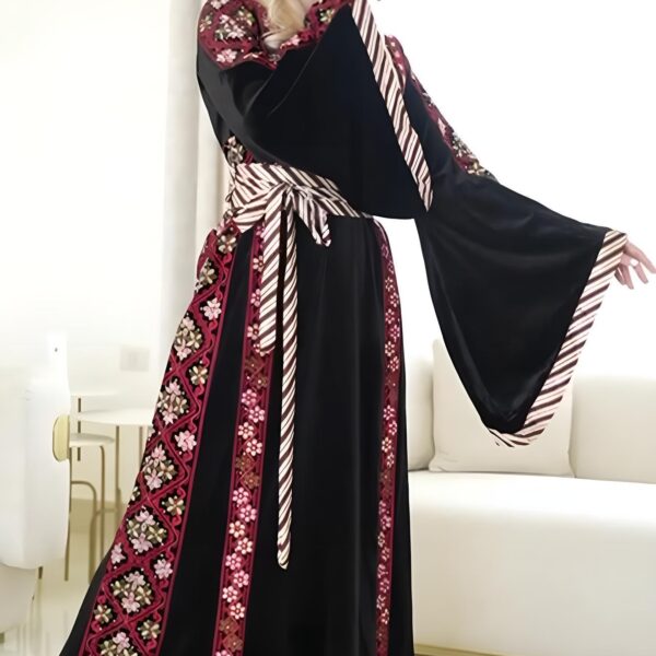 ثوب الياسمين المخملي